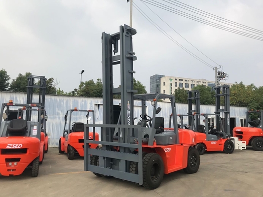 7 taille de levage 6m de mât d'étape de Ton Diesel Forklift Truck With 2