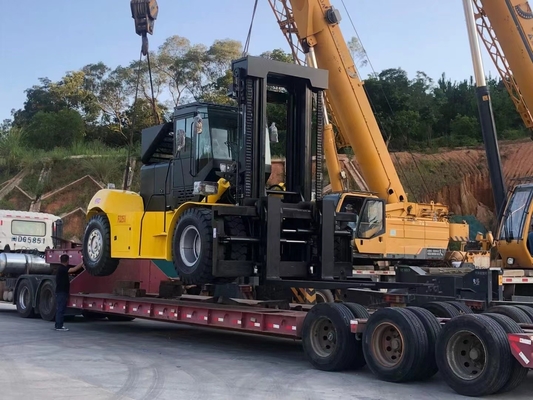 25 tonnes de chariot élévateur résistant pour manipuler des conteneurs de 20ft dans la cour gauche