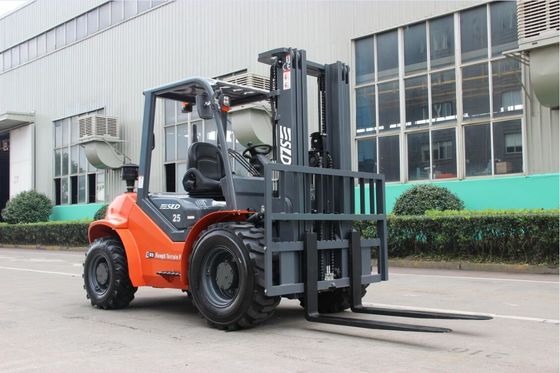 mât triple 5k 2.5t 2,5 Ton Rough Terrain Forklift de 4500mm