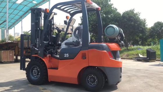 Le mât de FY25 3000mm soulèvent le double chariot élévateur d'essence de carburant 2,5 tonnes