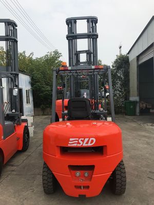 mât de 6m soulevant la machine de 8k 4 Ton Pallet Diesel Forklift Truck
