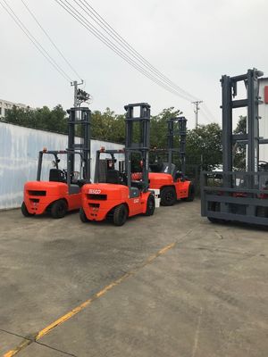 Mât 4 Ton Diesel Forklift Truck du moteur 3000mm de Mitsubishi