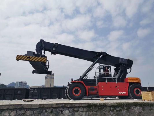 Container Reach Stacker avec moteur Cummins QSM11-330 Nouveau Kessler L102 Axle ZF 5WG261 AUTO