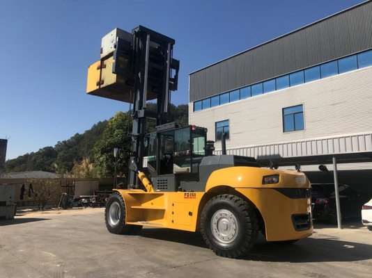 15000 kg de chariot élévateur à chargement lourd rouge-orange avec moteur Yuchai et angle d'inclinaison de 45 à 90 degrés