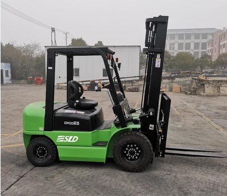 2 taille 4000mm de Ton Diesel Forklift Truck Lifting du mât 2,5 d'étape avec le décalage latéral