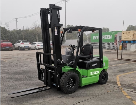 Transmission automatique chariot élévateur à quatre roues de 2,5 tonnes avec le moteur diesel