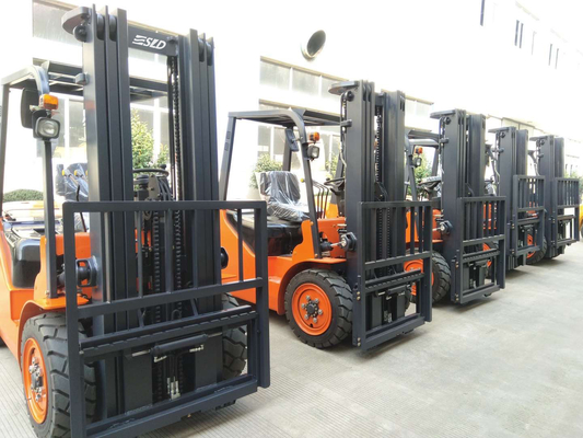 Transmission automatique 2,5 Ton Diesel Forklift With Double diesel/plein mât libre triple